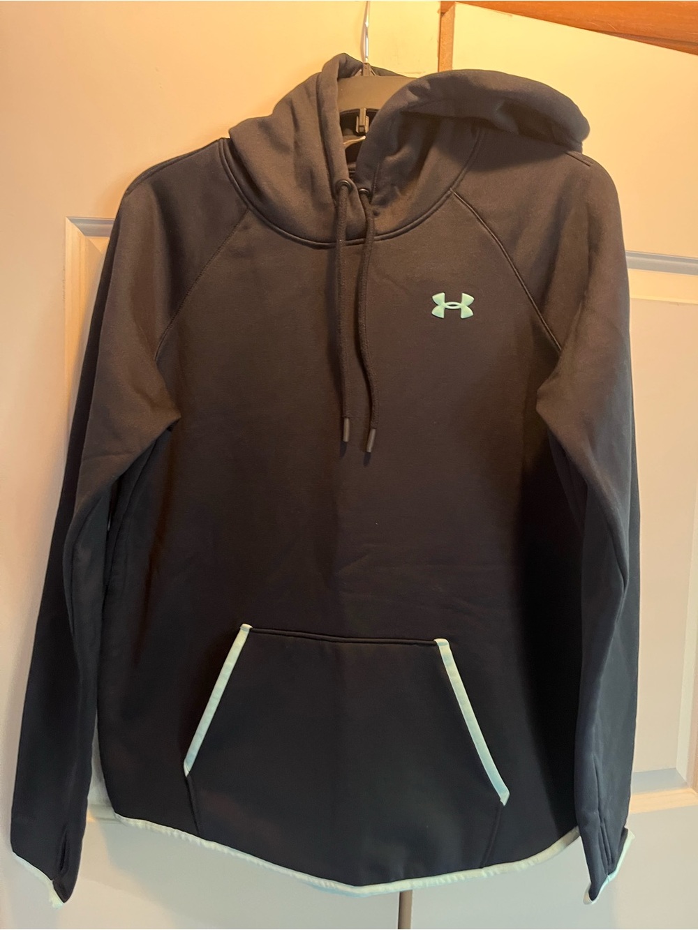 Women’s Under Armour Cold Gear Black Hoodie Sweatshirt Size Medium